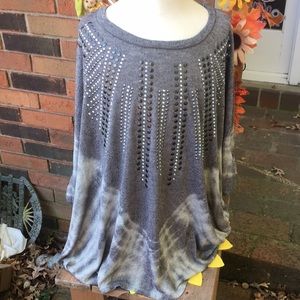 NWOT VOCAL WOMENS OVERSIZED EMBELLISHED BLOUSE SZM